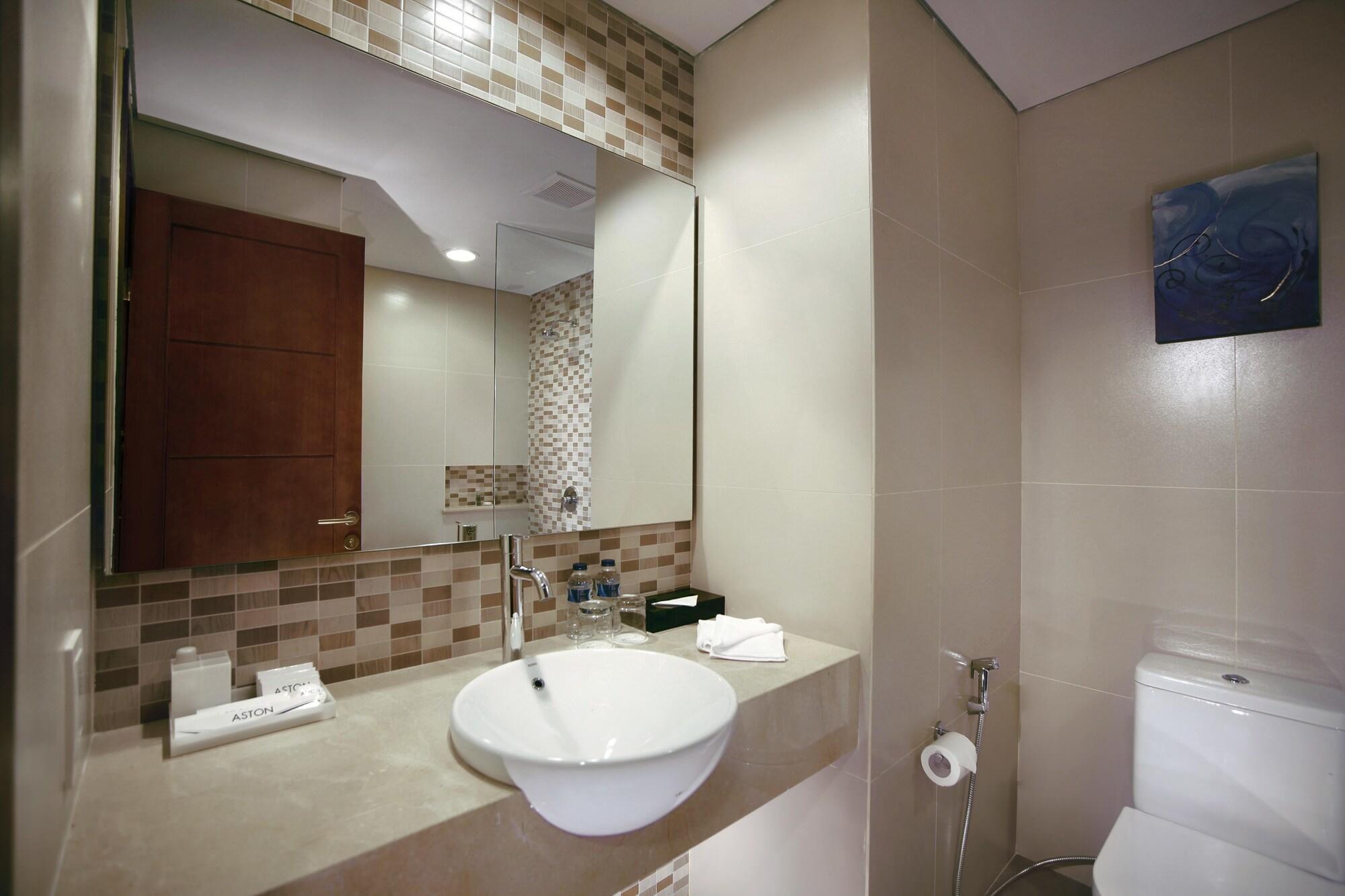 Aston Bojonegoro City Hotel Екстериор снимка