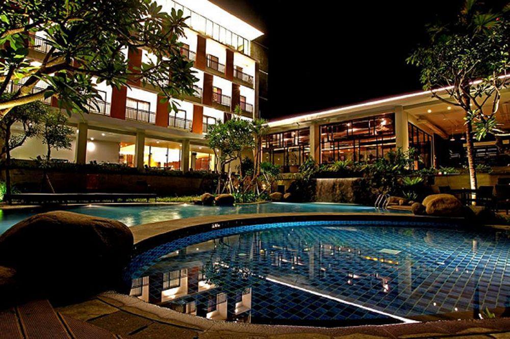 Aston Bojonegoro City Hotel Екстериор снимка