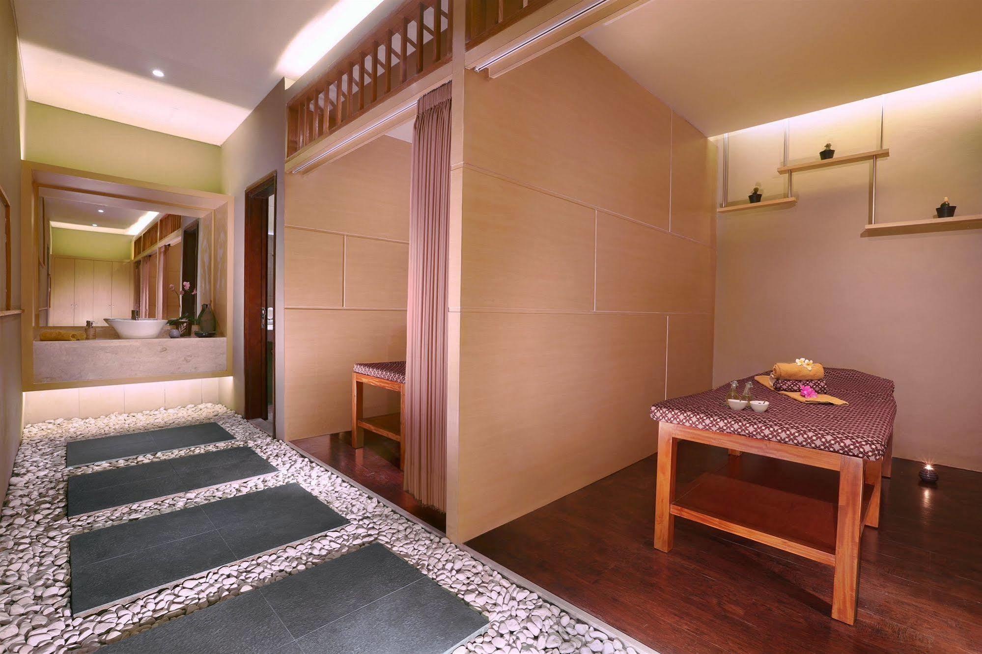 Aston Bojonegoro City Hotel Екстериор снимка