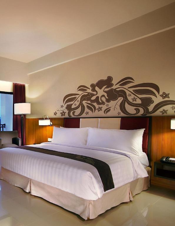 Aston Bojonegoro City Hotel Екстериор снимка